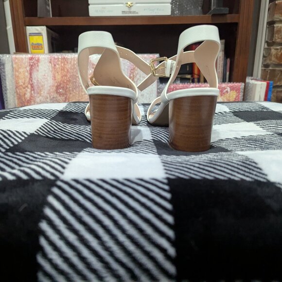 Kate & Kelly Block Heel 3 inch White Sandal Size 8 1/2 M - Picture 4 of 5